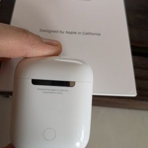 Apple Airpods war headphones like new auth